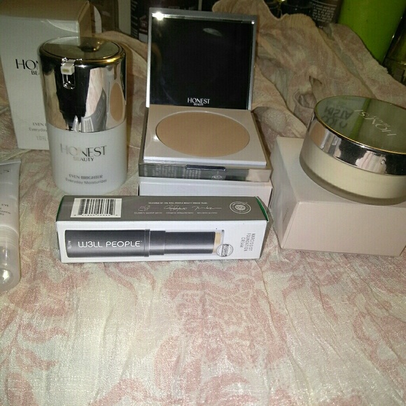 Honest Beauty and W3ll People cosmetics - Picture 1 of 5